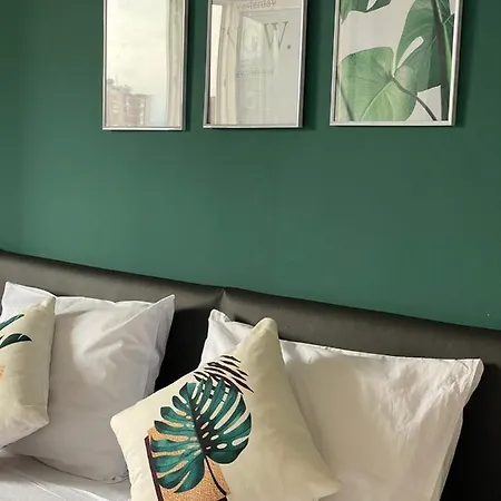 Strelitzia Apartment *